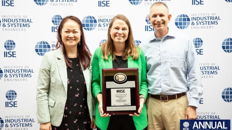 Dr. Jennifer Pazour accepting award